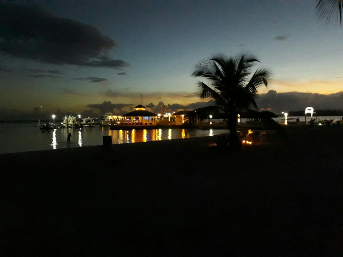 Hotel & Restaurante Espanol Luz De Luna Boca Chica Exterior photo