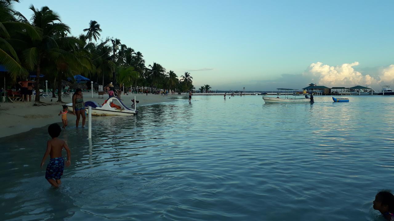 Hotel & Restaurante Espanol Luz De Luna Boca Chica Exterior photo